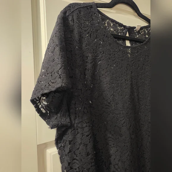 Old Navy Lace Top With Keyhole Back - Picture 2 of 5